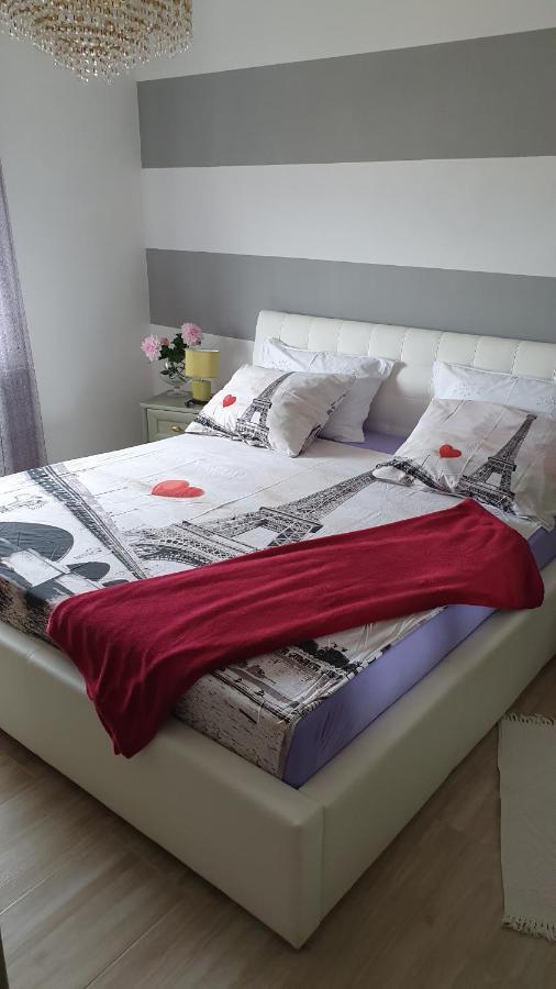 סנג' Apartments Tatjana מראה חיצוני תמונה