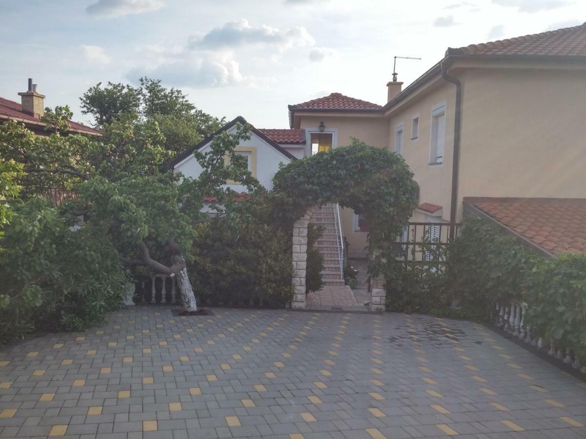 סנג' Apartments Tatjana מראה חיצוני תמונה