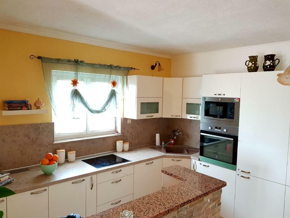 סנג' Apartments Tatjana מראה חיצוני תמונה